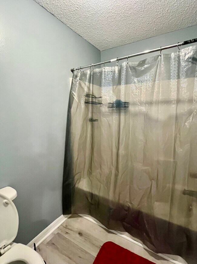 Building Photo - 701 SW Sarazen Ave