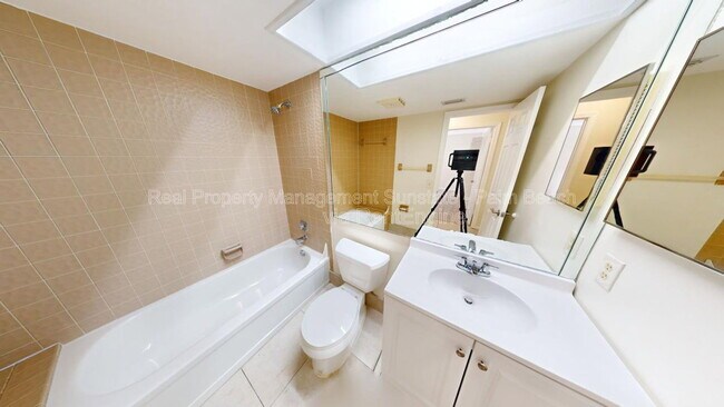 Building Photo - 3149 Kingswood Terrace