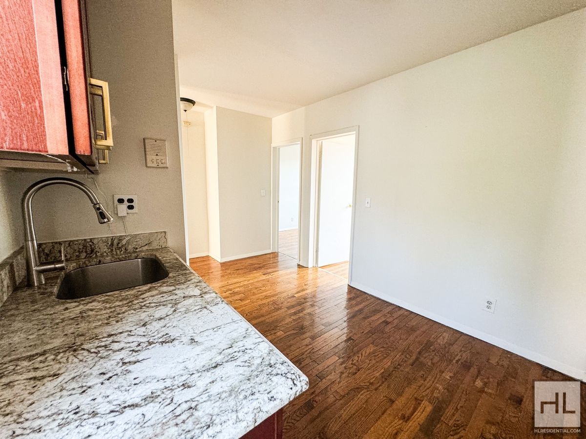 Building Photo - 14th St