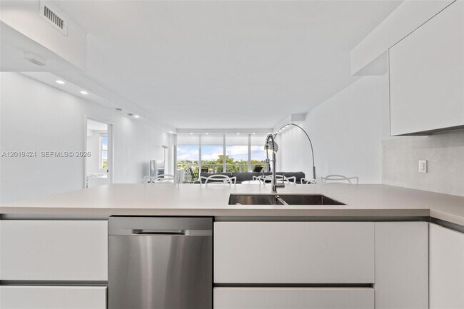 Building Photo - 5700 Collins Ave