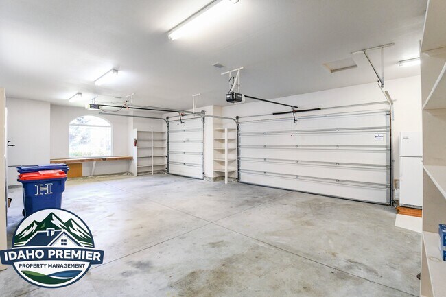 Building Photo - 418 E Trailside Dr