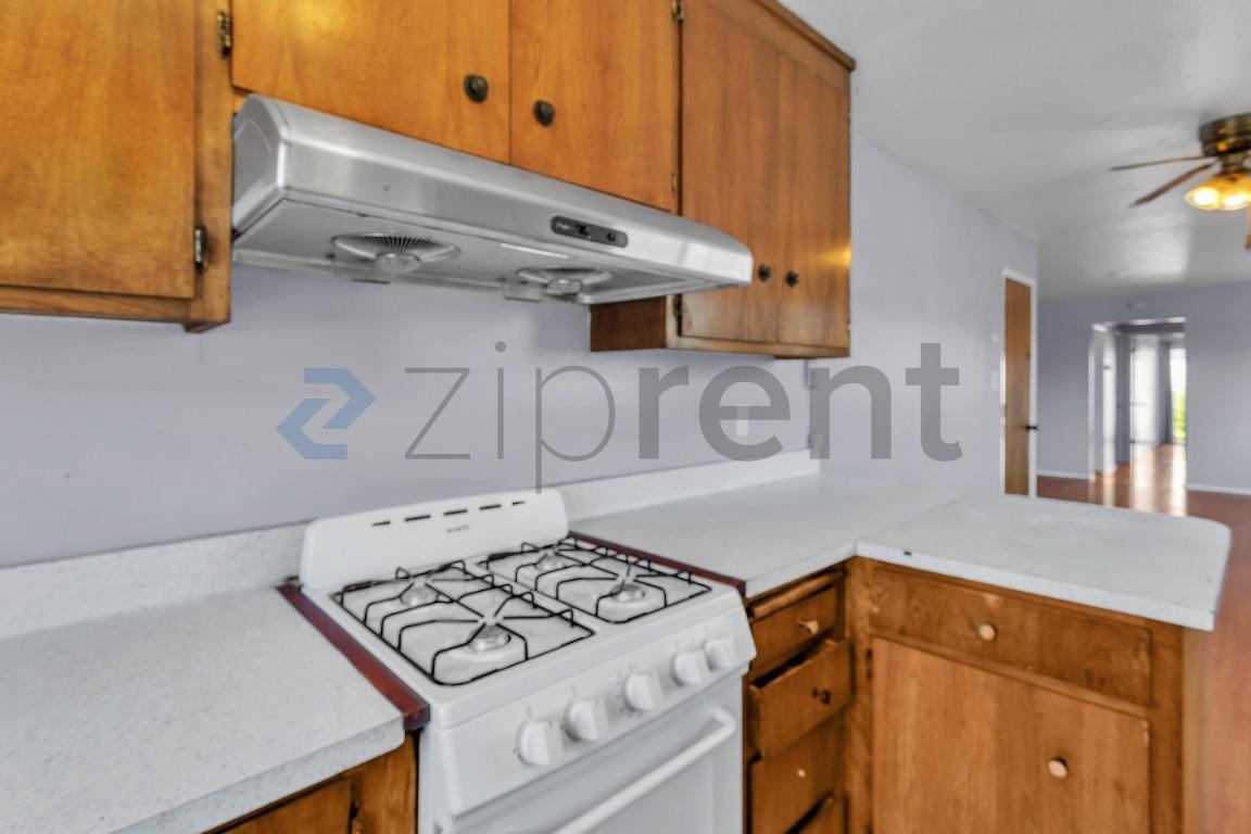 Building Photo - Unit