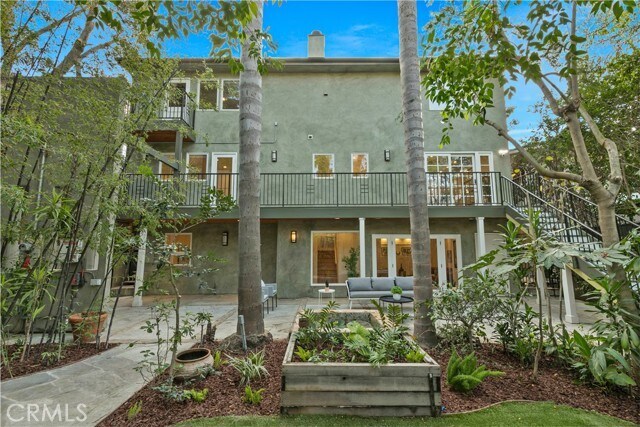 Building Photo - 1156 S Carmelina Ave
