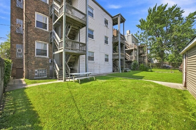 Building Photo - 7443 S Paxton Ave