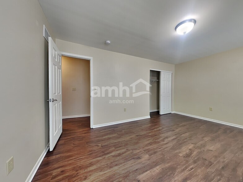 Building Photo - 1837 Cantwell Ct