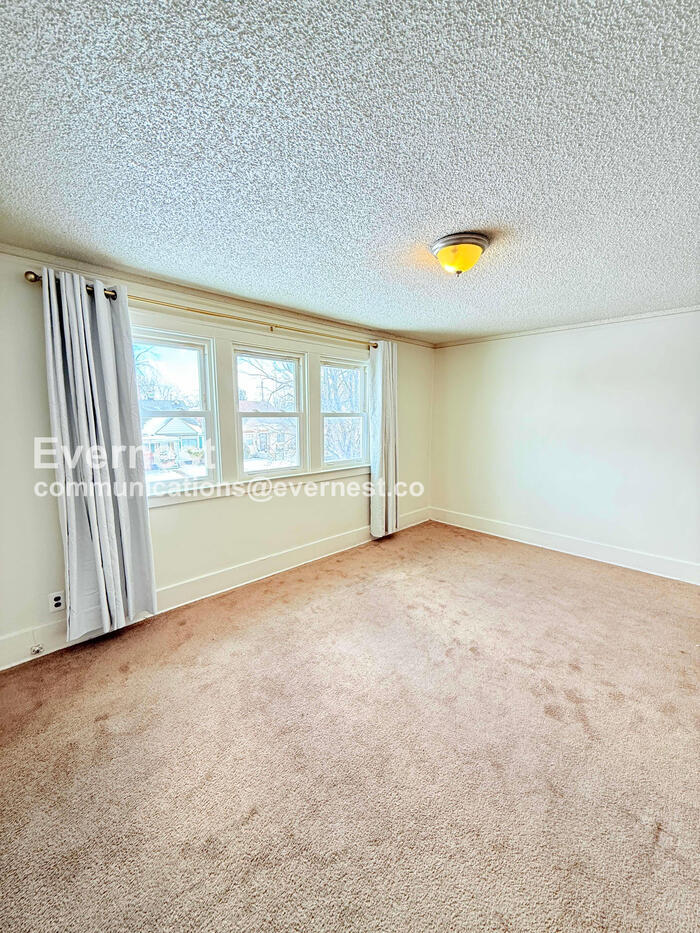 Building Photo - 9353 Kentucky St