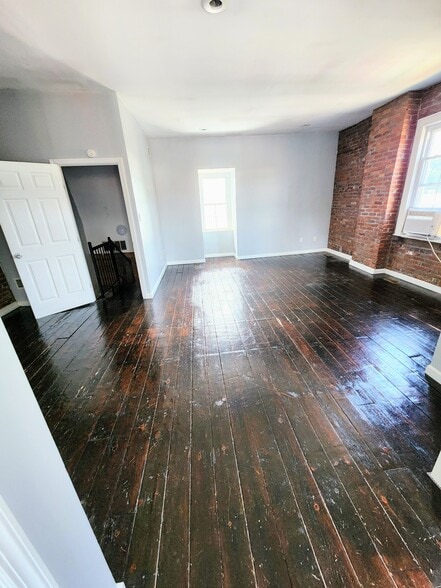 Building Photo - 158 48th St