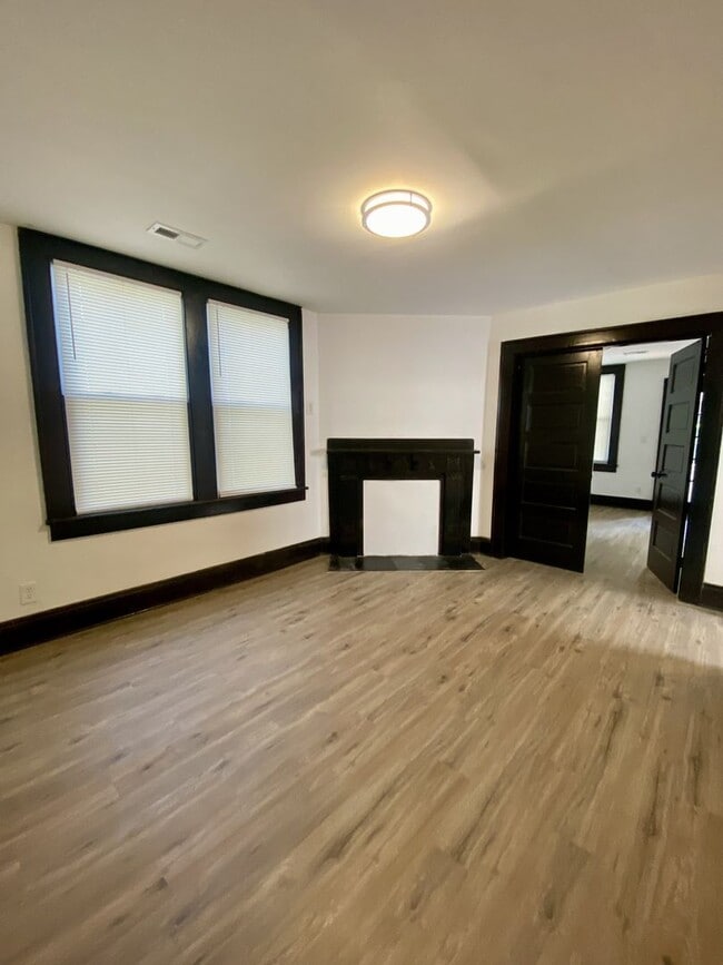 Building Photo - Riverview 2 bedroom 1 bath