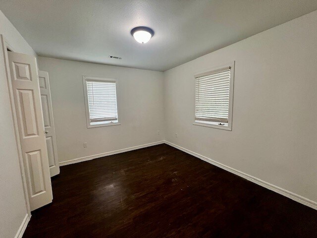 Building Photo - 364 E 7th St