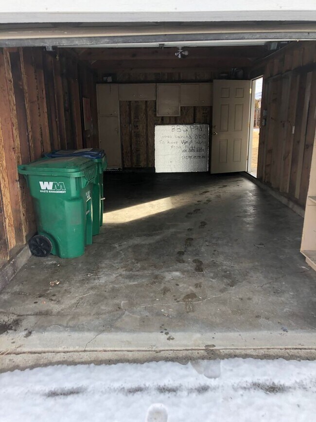 Building Photo - 3 bed/1 bath/1 car garage home for rent in N. Reno