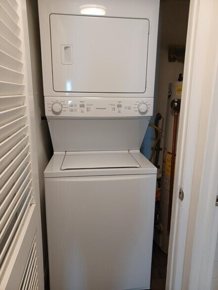 Washer/Dryer Sparkling Clean - 95 Matilda Ter
