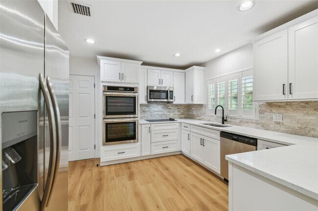 Building Photo - 4802 W Longfellow Ave