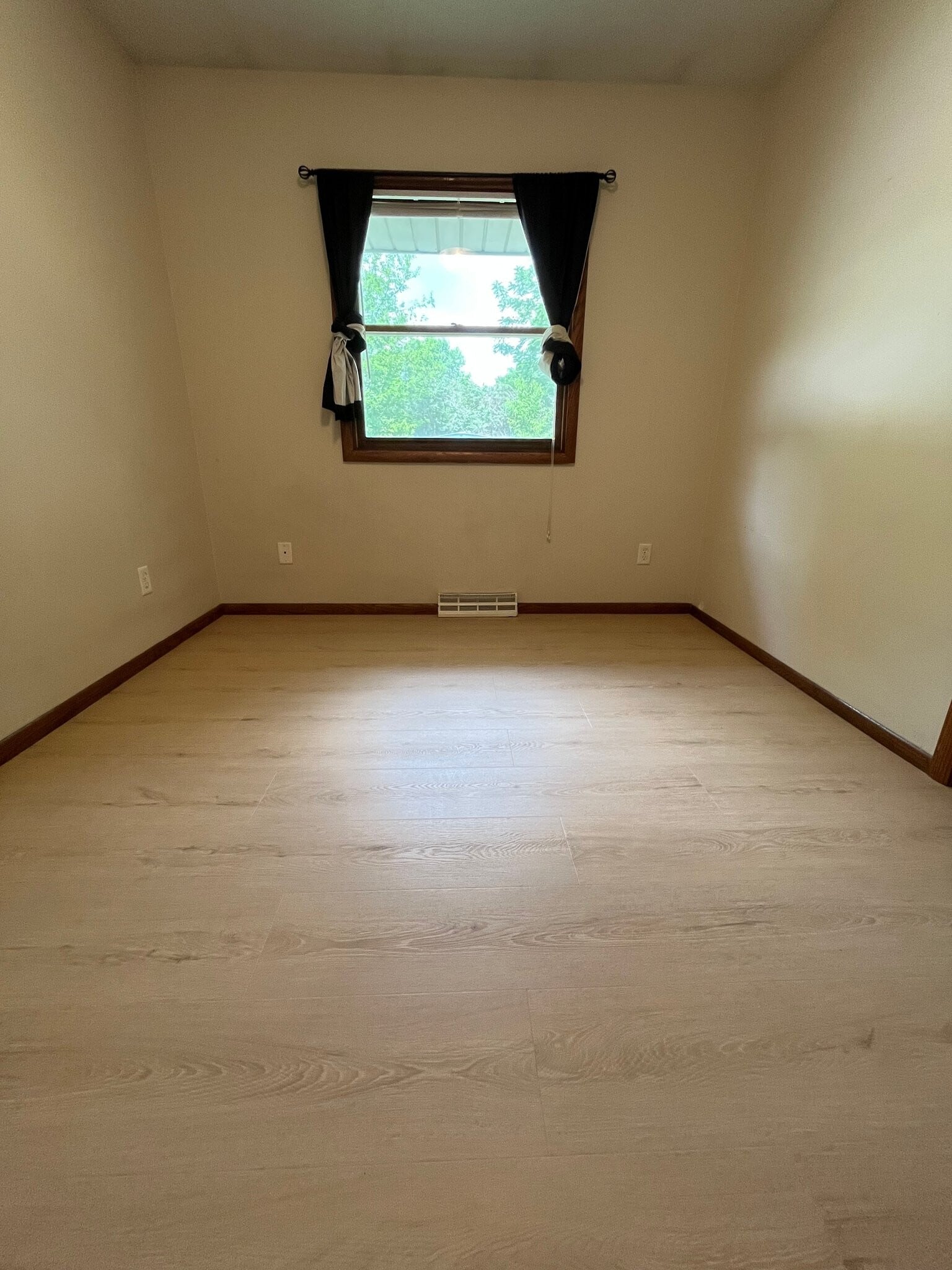 Building Photo - 807 Elm Creek Cir