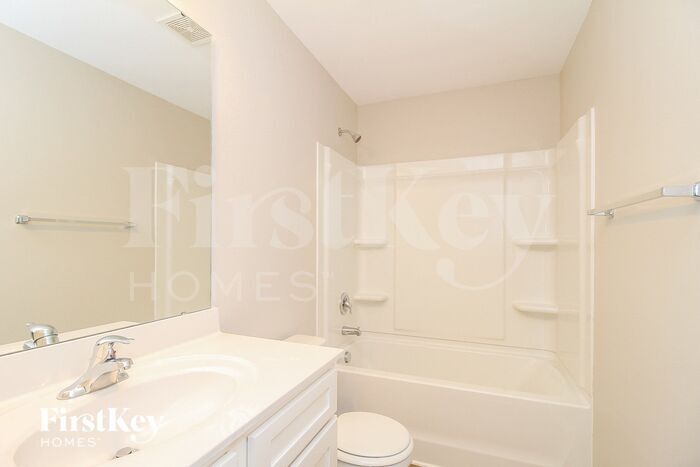 Building Photo - 274 Kendall Dr