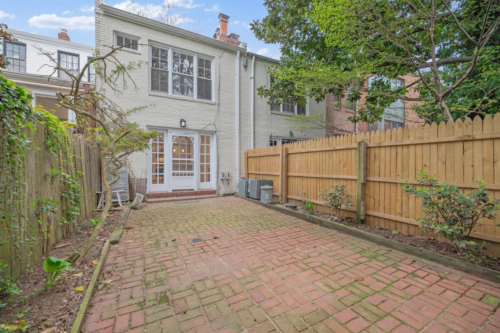 Building Photo - 2510 East Pl NW