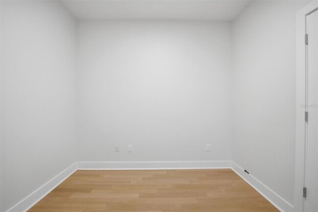 Building Photo - 1208 E Kennedy Blvd