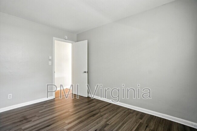 Building Photo - 3237 Verdun Ave