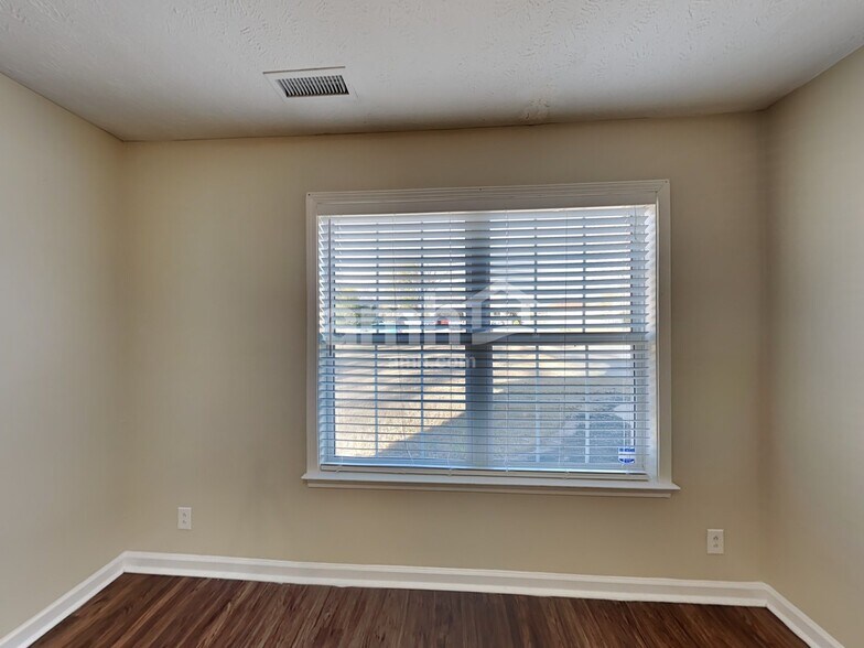 Building Photo - 803 Buckhaven Dr