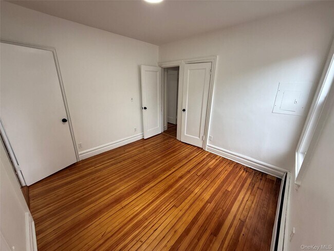 Building Photo - 134 Crescent Pl