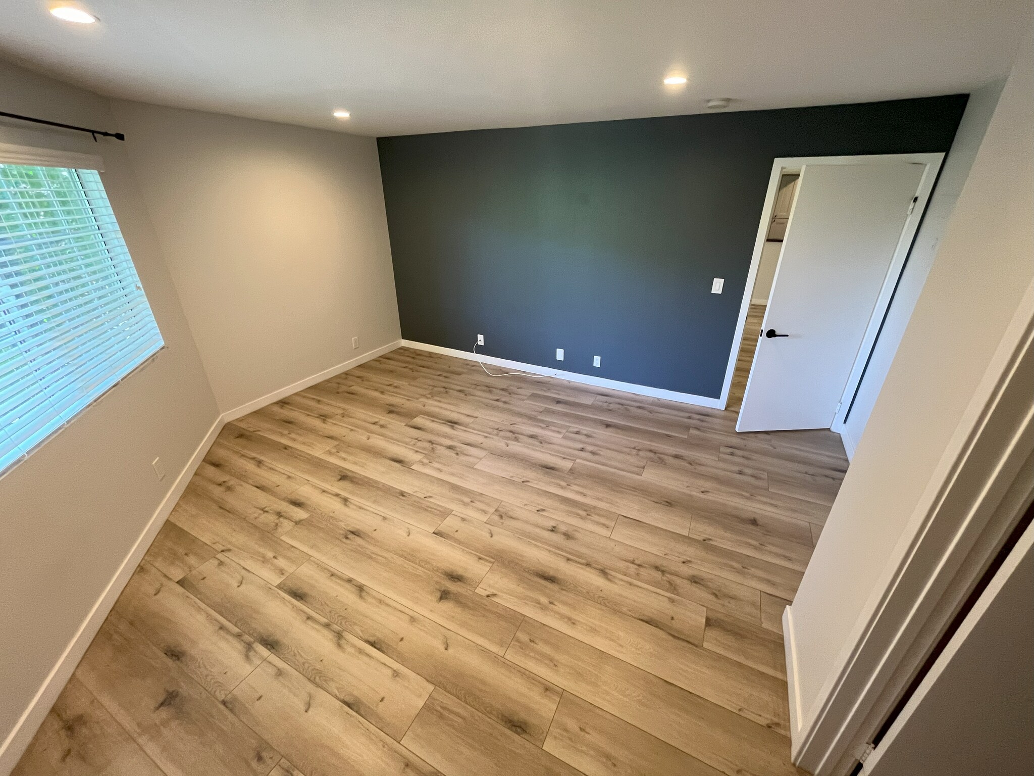 Ensuite Bedroom 1 - 4249 Longridge Ave