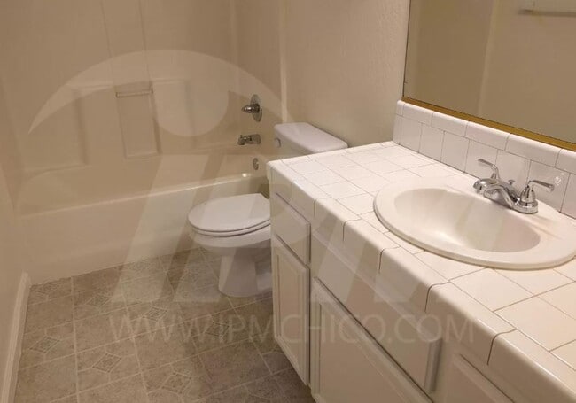 Building Photo - 143 W 3rd Ave