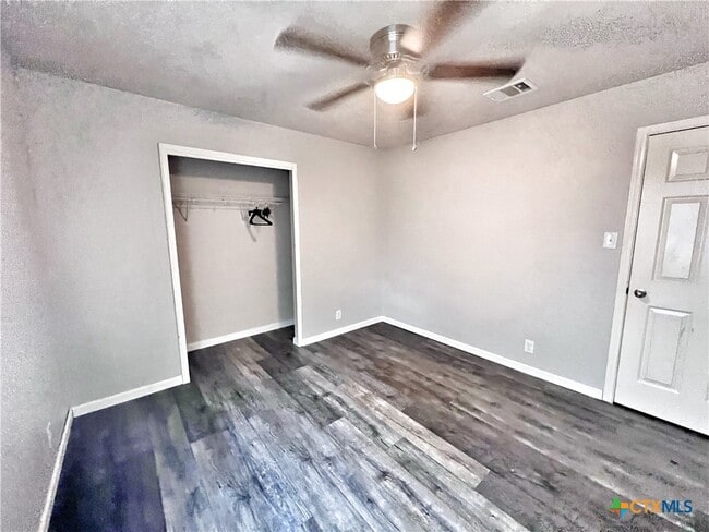 Building Photo - 2141 Sinclair Dr