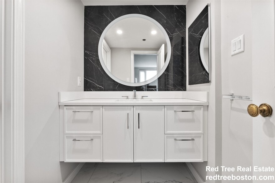 Building Photo - 220 Boylston St