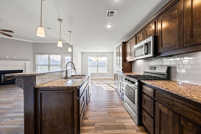 Building Photo - 2031 Dover Cove