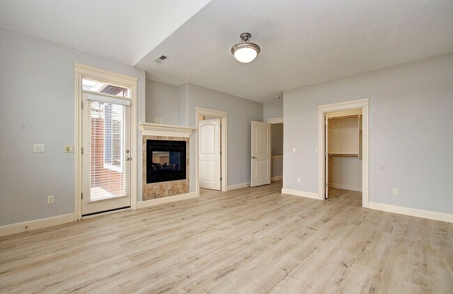 Building Photo - Beautiful 2 Story Town Home - Riverview Terrace Washougal!