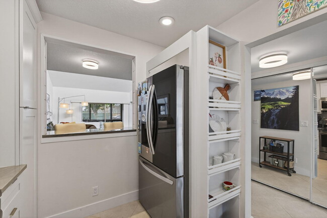 Building Photo - 2532 Boundbrook Dr S