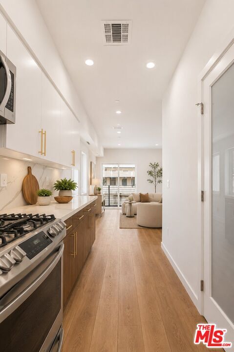 Building Photo - 2115 Beachwood Terrace