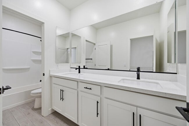 Building Photo - 2452 E Lovebird Ln