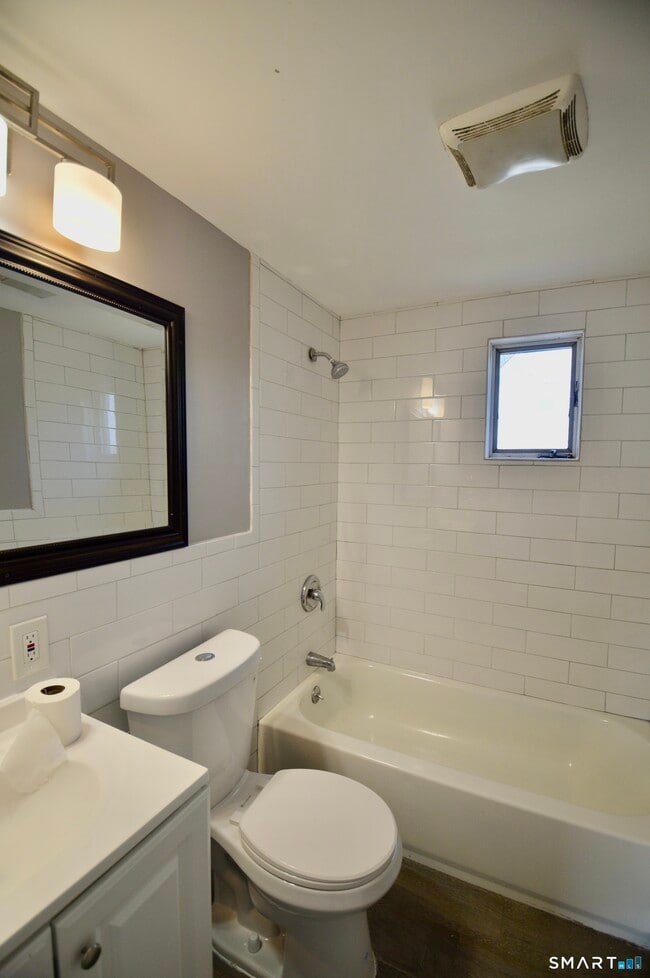 Building Photo - 203 Main St