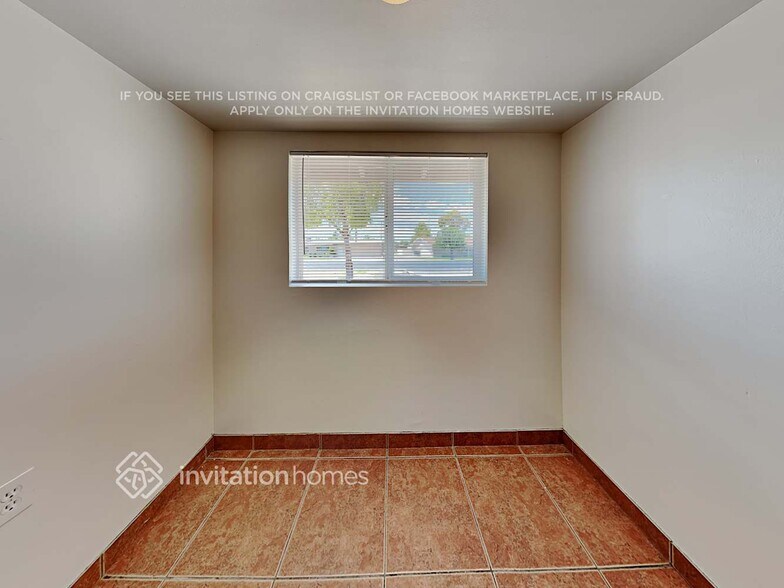 Building Photo - 1448 E 2nd St