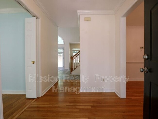 Building Photo - 4600 Cedar Cliff Rd