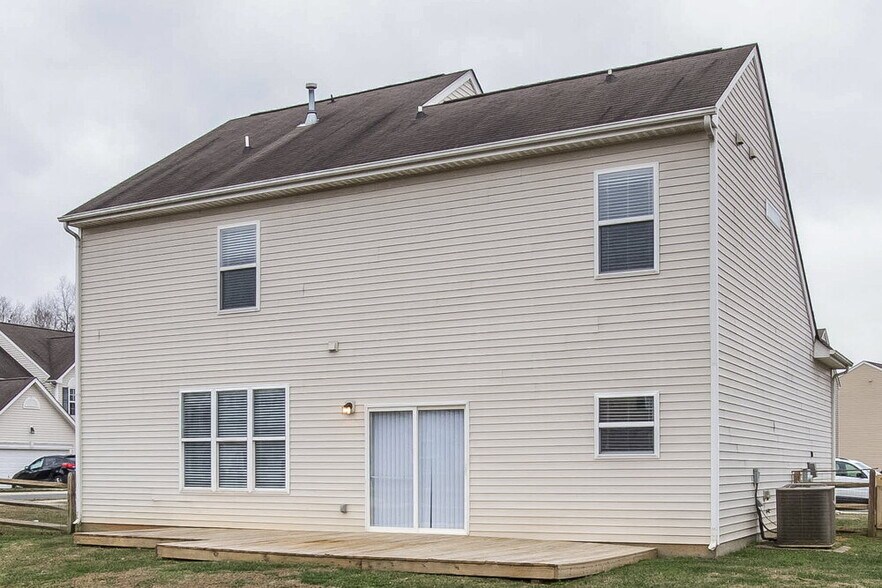 Building Photo - 2200 NW Trail