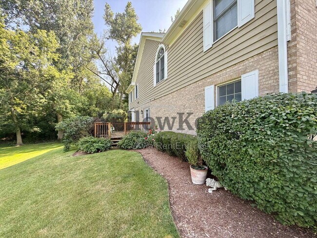 Building Photo - 11121 Indian Woods Dr