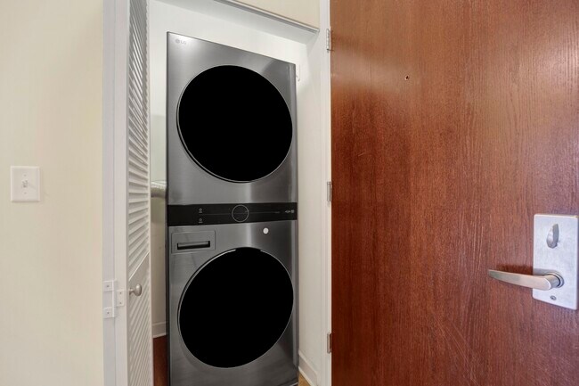 Building Photo - 1400 S Michigan Ave