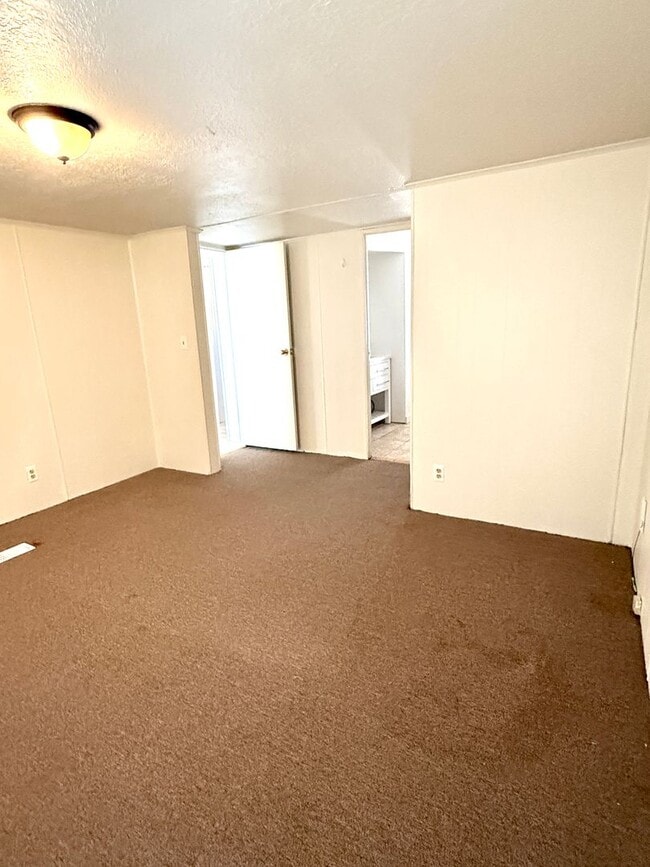 Building Photo - Beautiful Home with Quiet Location