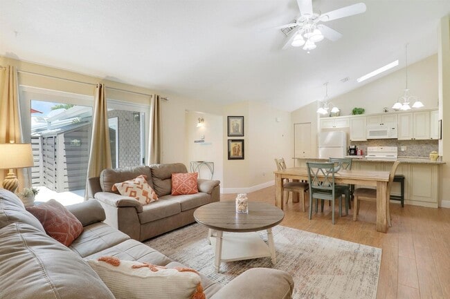 Building Photo - 1801 S US Hwy 1