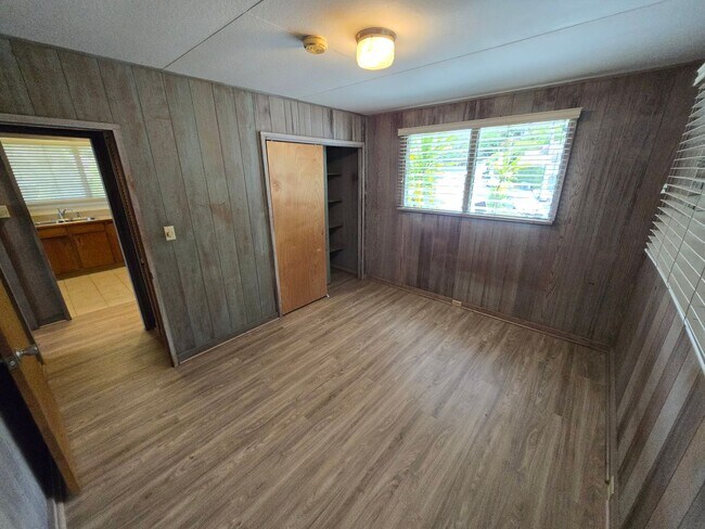 Building Photo - 5340 Uhiuhi St