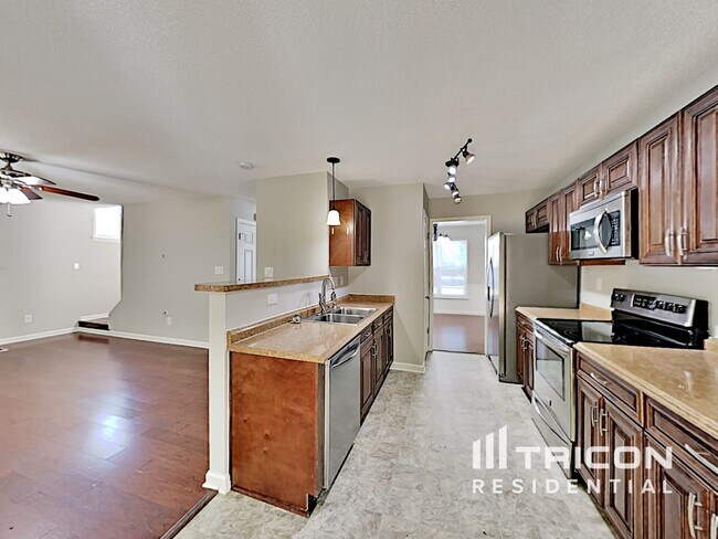 Building Photo - 701 Barbee Farm Dr
