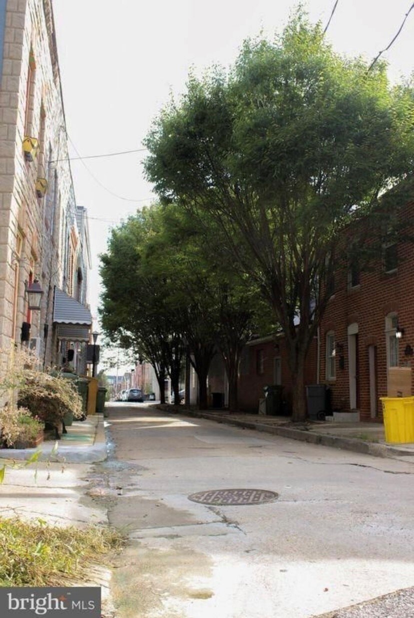 Building Photo - 519 S Port St
