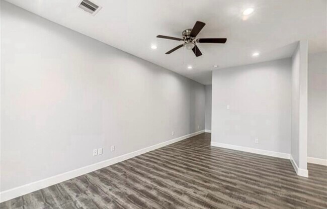 Building Photo - 8204 Moon Beam St