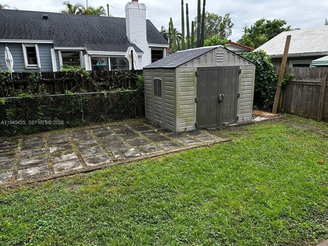 Building Photo - 4116 SW 13th Terrace