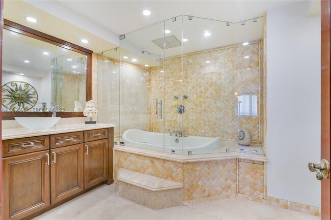 Building Photo - 2100 S Ocean Ln