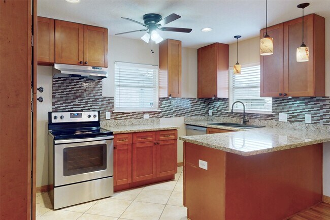 Building Photo - 407 Arizona St