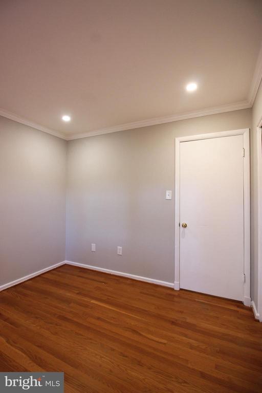 Building Photo - 102 Yeonas Dr SE