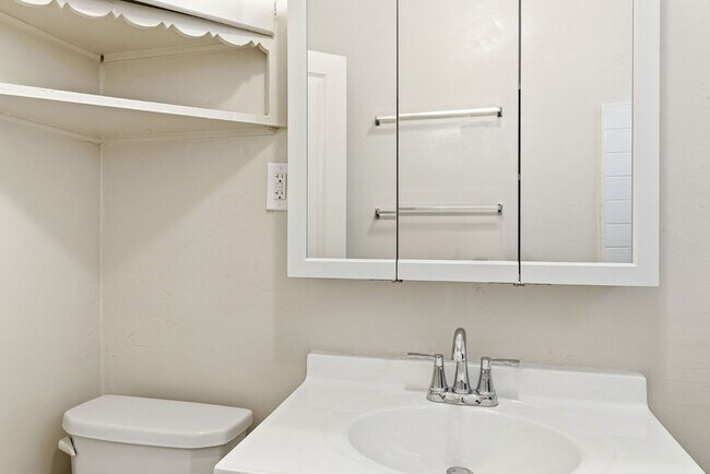 Building Photo - Coming Soon - Renovated Hyde Park Gem Near SoFi, LAX & Metro K Line