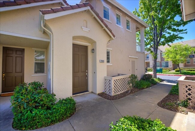 Building Photo - Upgraded 2BD/2BA Condo Near Empire Ranch G...